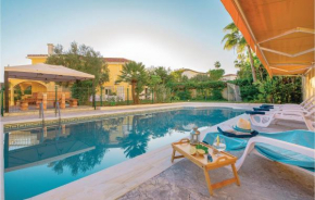Awesome Home In Benalmádena